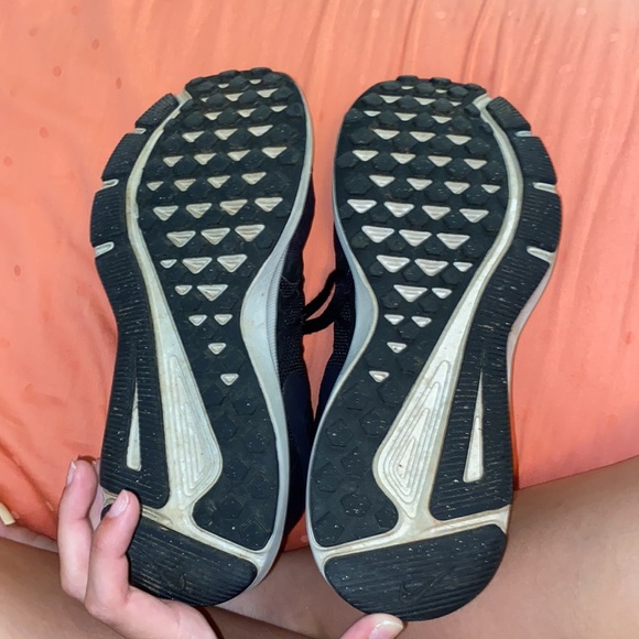 Women’s Nike Running Shoes - Picture 4 of 4